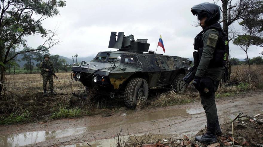 Soldados colombianos patrullan la zona fronteriza con Venezuela en Cucuta, Colombia, 13 de febrero de 2018. (Foto: Reuters)