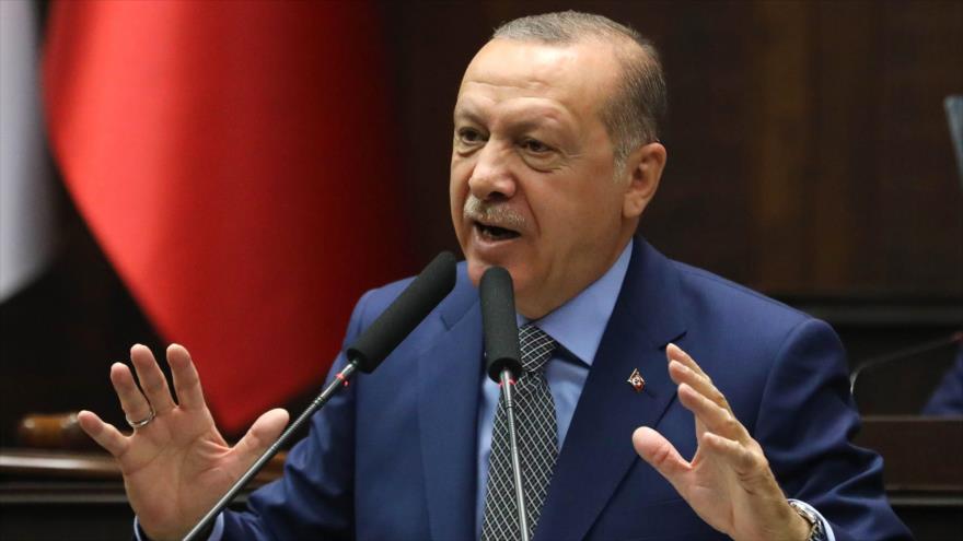 El presidente turco, Recep Tayyip Erdogan, ofrece un discurso ante miembros de su partido en Ankara (capital turca), 30 de octubre de 2018. (Foto: AFP)