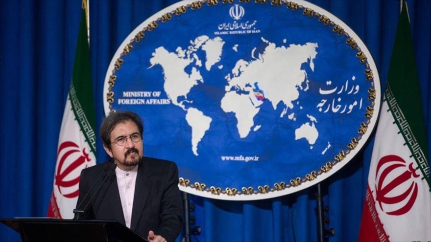 El portavoz de la Cancillería iraní, Bahram Qasemi, asiste a una rueda de prensa en Teherán, la capital persa.