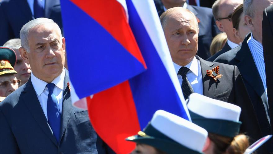 El presidente ruso, Vladimir Putin (dcha.), junto al primer ministro israelí, Benjamín Netanyahu, en Moscú, 9 de mayo de 2018. (Foto: AFP)