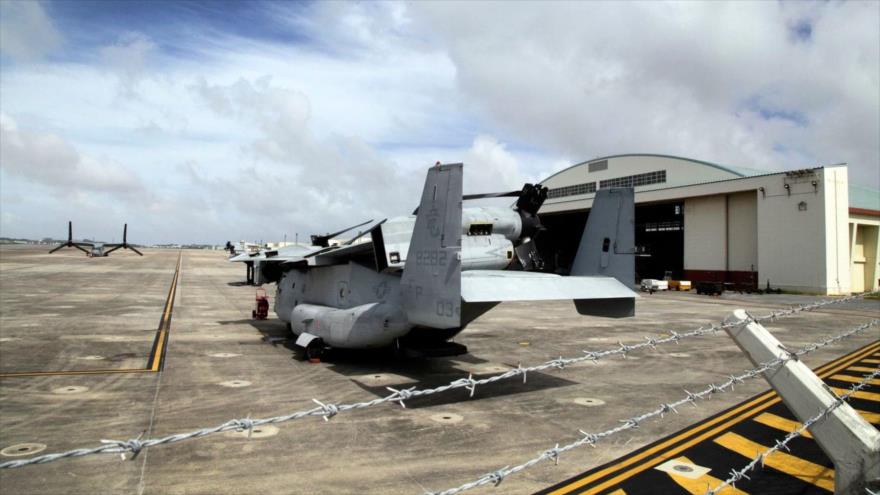 Un avión Osprey del Cuerpo de Infantería de Marina de EE.UU. estacionado en la base aérea de Futenma, en la prefectura japonesa de Okinawa.