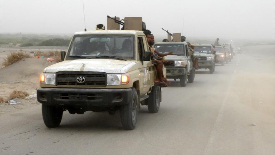 Los mercenarios de Arabia Saudí llegan al distrito de Al-Durayhimi a unos kilómetros de Al-Hudayda, 13 de junio de 2018. (Foto: AFP)