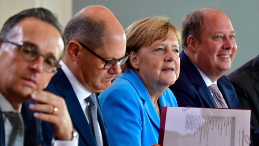 El ministro de Exteriores de Alemania, Heiko Maas (izda.) antes del comienzo de la reunión semanal del Gabinete, 5 de septiembre de 2018. Foto: AFP