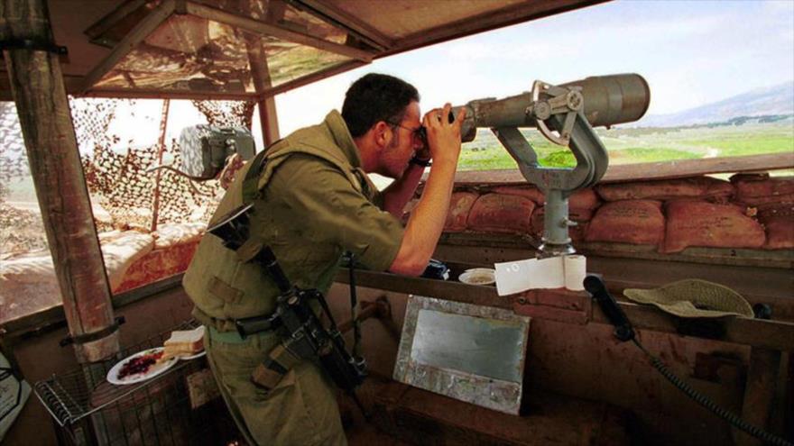 Un soldado israelí en un puesto ubicado cerca de las fronteras de El Líbano.