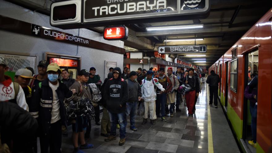 La caravana migrante sale dividida de Ciudad de México hacia EEUU