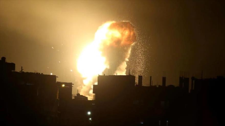 Una explosión resultante de un ataque aéreo israelí en la Franja de Gaza, octubre de 2018. (Foto: Reuters)