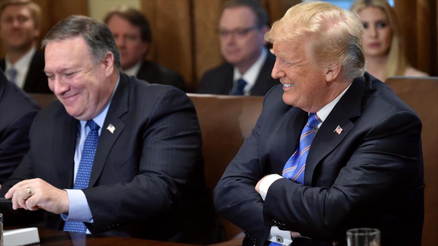 El presidente de EEUU, Donald Trump, y el secretario del Estado, Mike Pompeo, durante una reunión en la Casa Blanca, 18 de julio de 2018. (Foto: AFP)