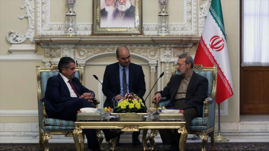 El presidente del Parlamento iraní, Ali Lariyani (izq.), reunido con el exministro de Exteriores de Alemania, Sigmar Gabriel, 12 de noviembre de 2018.