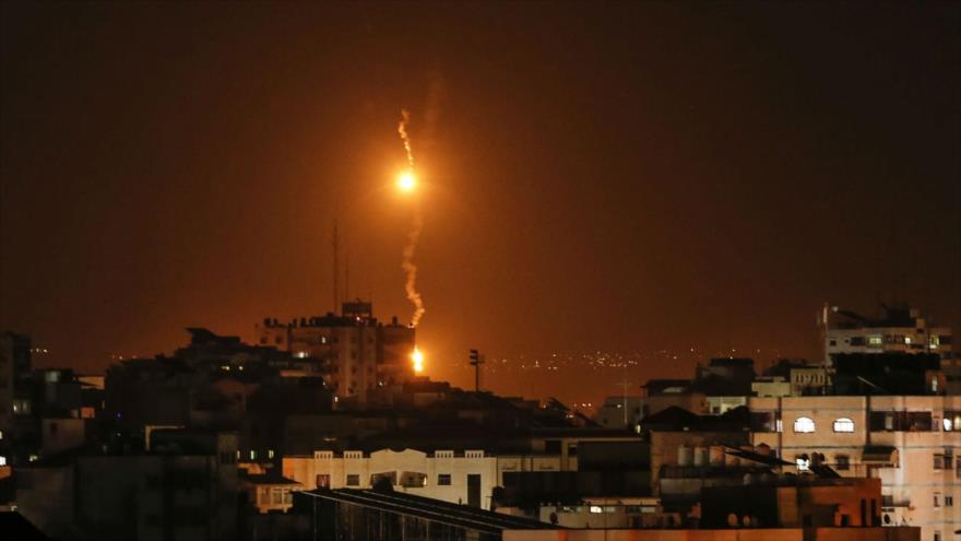 Bengalas israelíes caen sobre la Franja de Gaza, 12 de noviembre de 2018.