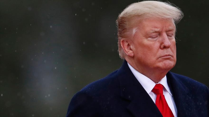 El presidente de EE.UU., Donald Trump, visita el cementerio americano de Suresnes, a las afueras de París, 11 de noviembre de 2018. (Foto: AFP)
