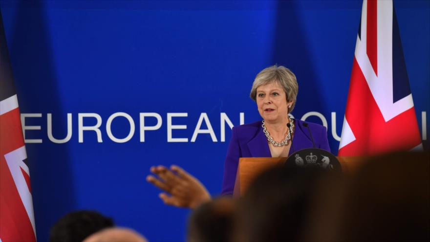 La primera ministra británica, Theresa May, asiste a una conferencia de prensa en Bruselas, 18 de octubre de 2018. Foto: AFP.