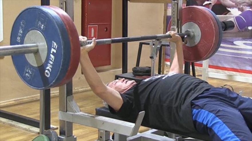 Serguéi Nikíforov, el veterano campeón mundial en levantamiento de pesas.