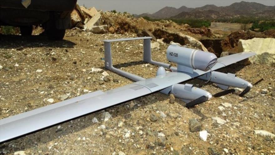 Un supuesto dron (avión no tripulado) saudí derribado en Yemen.