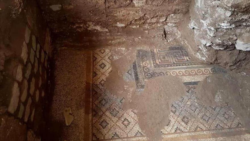 Un mosaico monumental de la época romana, descubierto en la localidad de Al-Rastan, en el norte de la provincia siria de Homs.