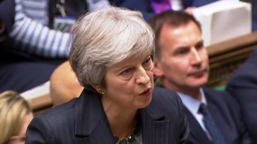 Caos en el Reino; ola de dimisiones y diputados enojados con May