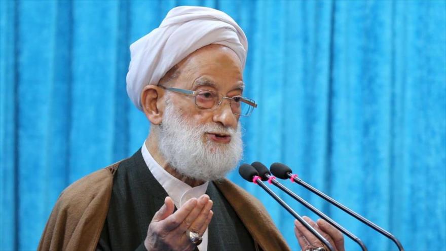El ayatolá Emami Kashani ofrece su sermón del rezo colectivo del viernes en Teherán, capital de Irán, 16 de noviembre de 2018.