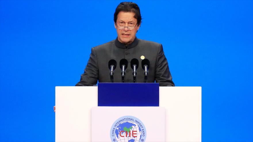 El primer ministro de Paquistán, Imran Jan, da un discurso en China, 5 de noviembre de 2018. (Foto: AFP)