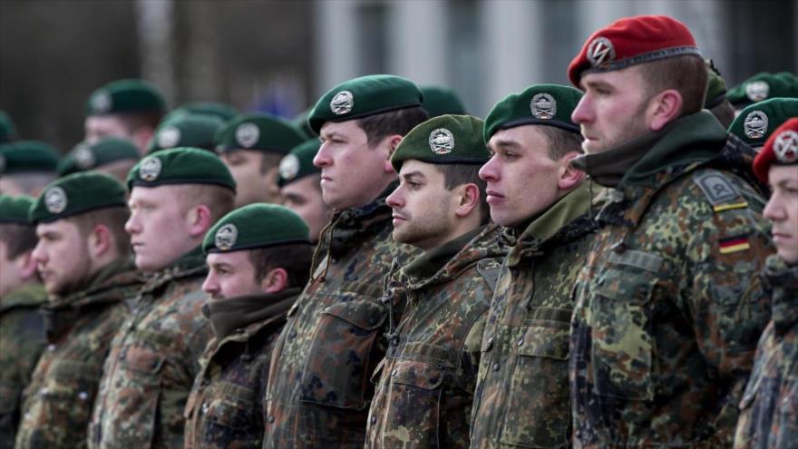 Soldados alemanes participan en una ceremonia de bienvenida de la OTAN en la base militar de Rukla en Lituania, 7 de febrero de 2017.