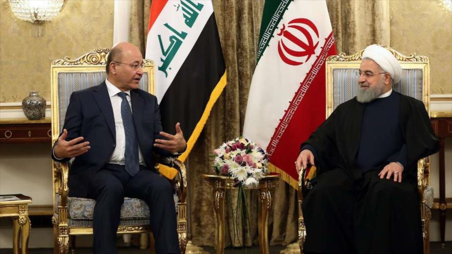El presidente de Irán, Hasan Rohani (dcha.), se reúne con su par iraquí, Barham Salih, en Teherán, 17 de noviembre de 2018. (Foto: IRNA)