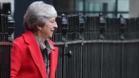 May advierte de que expulsarla del cargo afectaría al ‘Brexit’