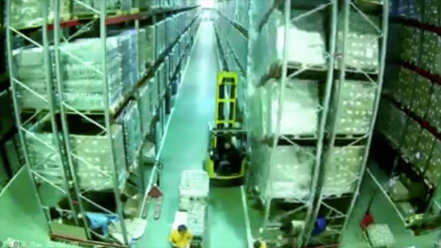 Vídeo: Desastre en un almacén por pequeño error de un obrero 