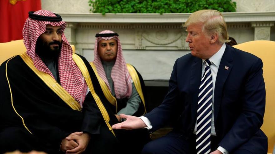 El presidente de EE.UU., Donald Trump (dcha.), recibe en la Casa Blanca al príncipe heredero saudí, Muhamad bin Salman.