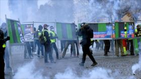 Reprimen en París protestas contra subida de precios de combustible