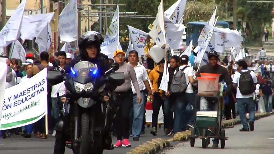 Marchas contra Gobierno de Ecuador por la crisis de su gabinete