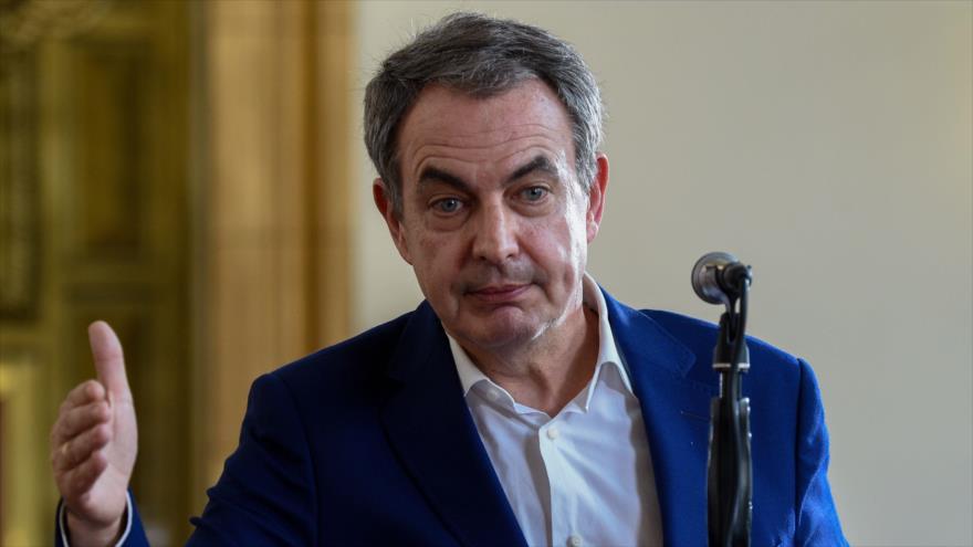 El expresidente del Gobierno español José Luis Rodríguez Zapatero habla con la prensa en Venezuela, 18 de mayo de 2018. (Foro: AFP)