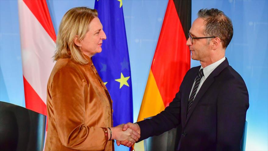 La ministra austriaca de Exteriores, Karin Kneissl, y su homólogo alemán, Heiko Mass, en Berlín (capital alemana), 27 de noviembre de 2018. (Foto: AFP)