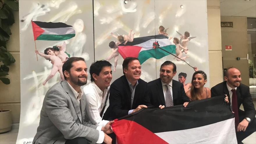 Diputados chilenos celebran la aprobación del boicot a los productos israelíes, 27 de noviembre de 2018. (Fuente: Eldesconcierto)