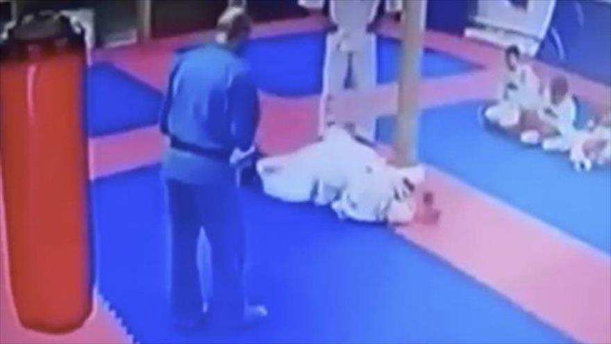 Brutal ataque de un entrenador de artes marciales a un niño