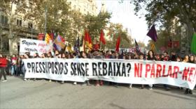 Estudiantes y médicos españoles exigen reversión de recortes