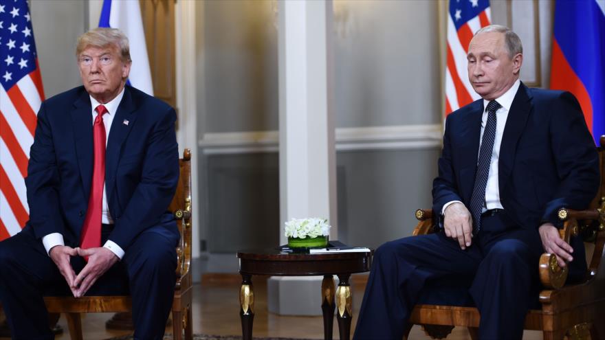 Los presidentes de Rusia y de EE.UU., Vladimir Putin (dcha.) y Donald Trump, respectivamente, 16 de julio de 2018. (Foto: AFP)