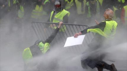 Policía belga reprime una protesta contra impuestos a combustibles