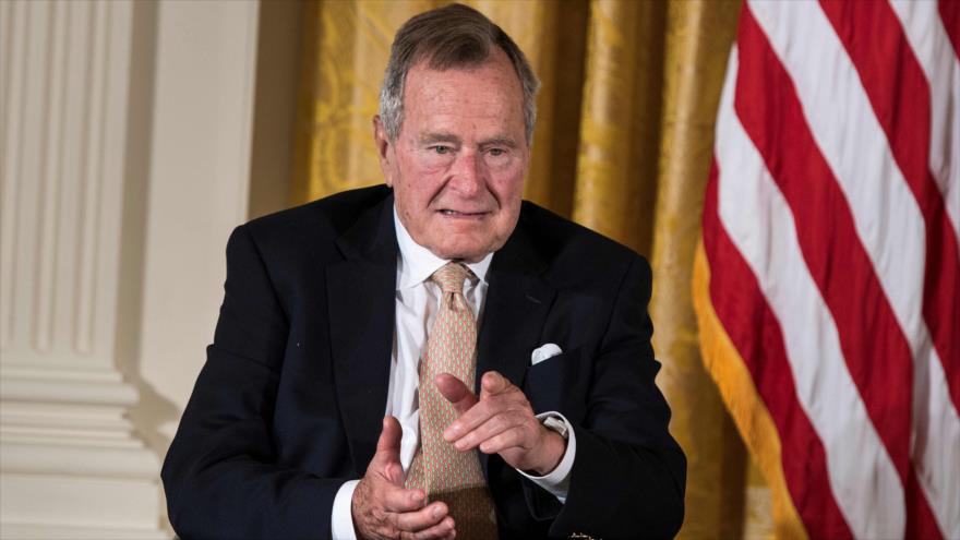 El expresidente de EE.UU. George H.W. Bush en la Sala del Oriente de la Casa Blanca, Washington, 15 de julio de 2013. (Foto: AFP)