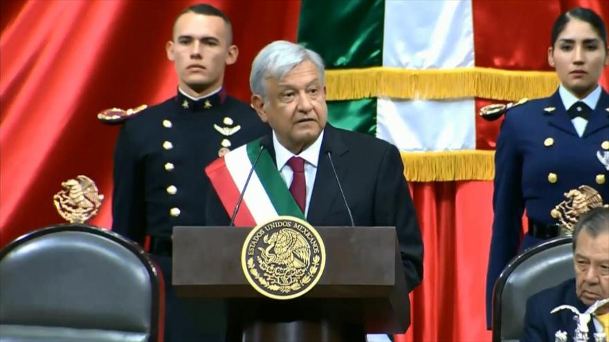 Obrador, investido primer presidente de izquierda de México