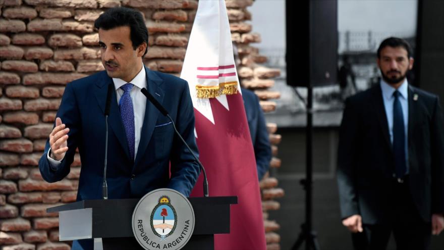 Tamim bin Hamad Al Thani, emir de Catar, habla en Buenos Aires, capital argentina, 5 de octubre de 2018. (Foto: AFP)