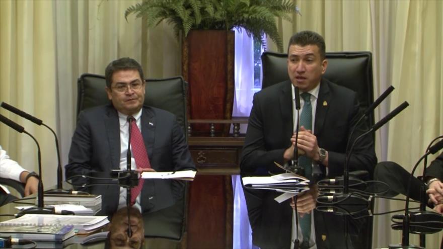 Acusan a Orlando Hernández de drenar fondos públicos de Honduras
