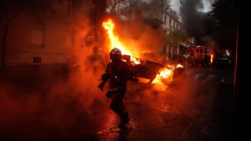 Tras los disturbios, París semeja un campo de batalla
