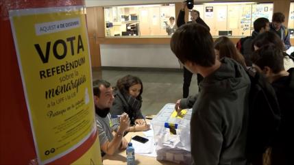 Estudiantes españoles impulsan referéndum sobre monarquía