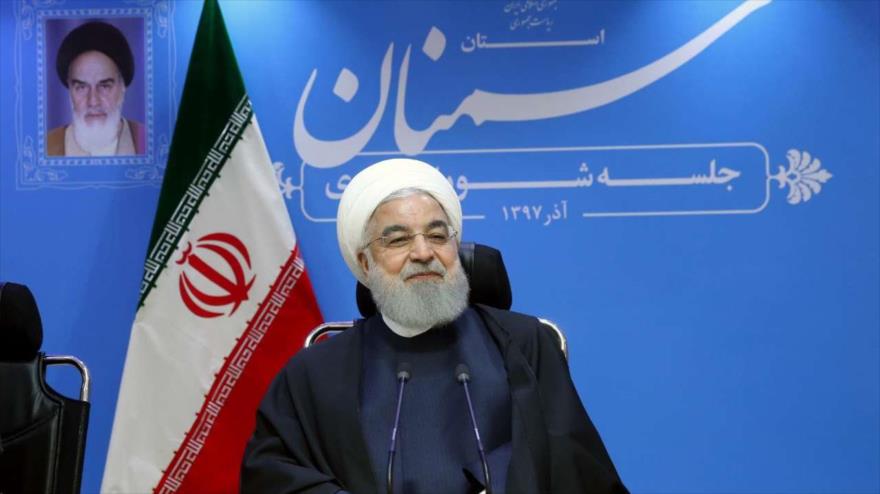 El presidente iraní, Hasan Rohani, habla durante una reunión del Consejo Administrativo de la provincia norteña de Semnan, 5 de diciembre de 2018.
