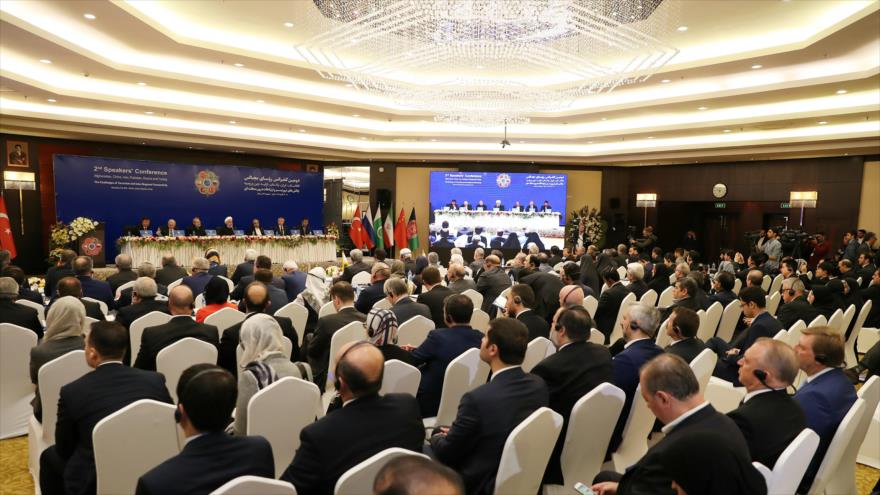 La 2.ª edición de la cumbre interparlamentaria de 6 países regionales, Teherán, 8 de diciembre de 2018. (Foto: president.ir)
