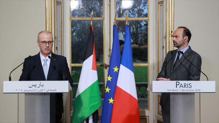El primer ministro francés, Edouard Philippe (dcha.), junto a su par de Palestina, Rami Hamdalá, en París, 7 de diciembre de 2018. (Foto: AFP)