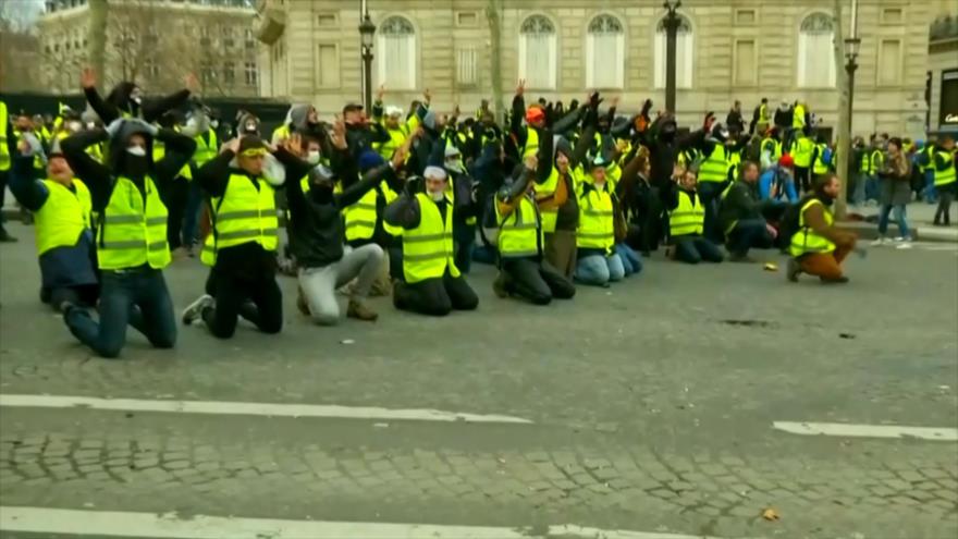 Chalecos amarillos vuelven a protestar en las calles de París