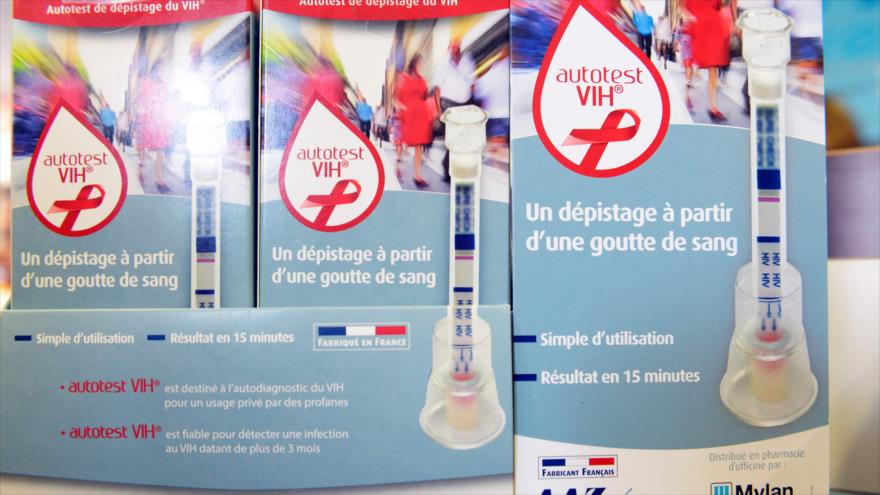 Un kit de autodiagnóstico del virus de VIH en una farmacia de París (capital de Francia). (Foto: AFP)