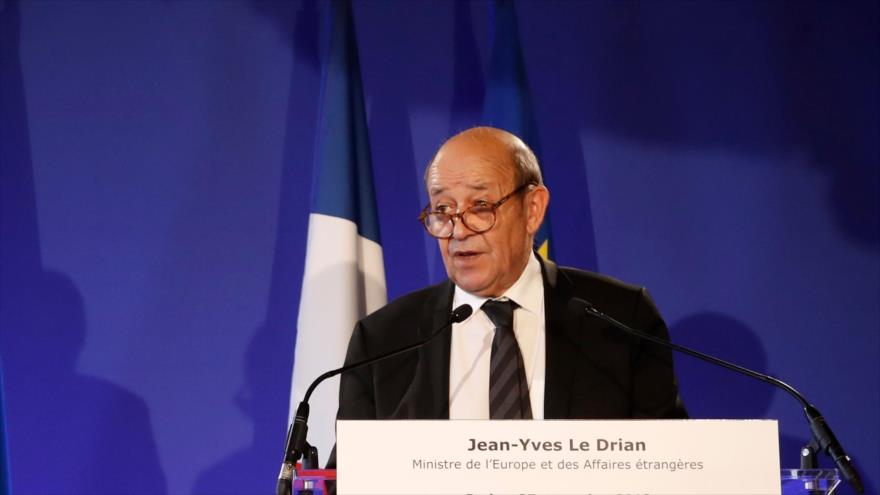 El canciller francés, Jean-Yves Le Drian, habla en una rueda de prensa en París, la capital de Francia, 27 de noviembre de 2018. (Foto: AFP)