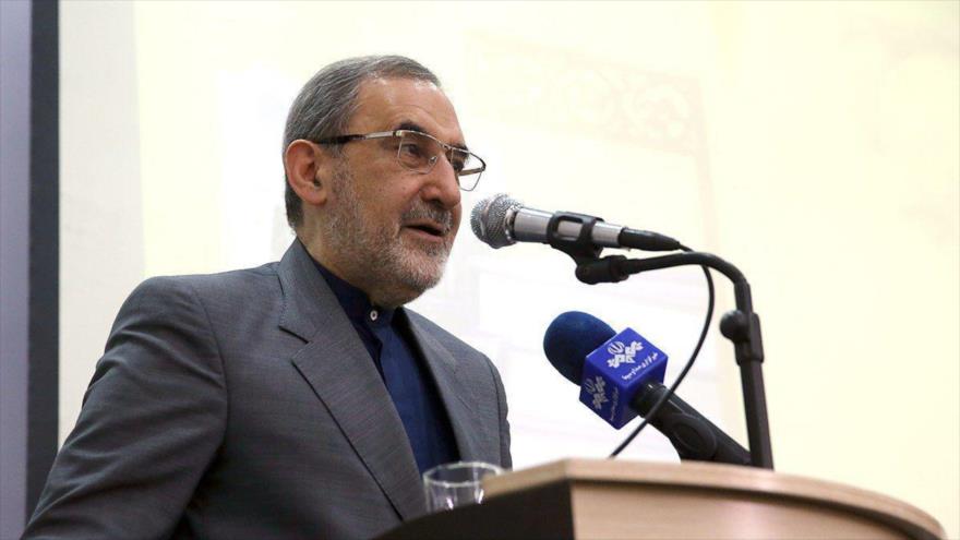 El asesor del Líder de Irán para Asuntos Internacionales, Ali Akbar Velayati, ofrece un discurso.