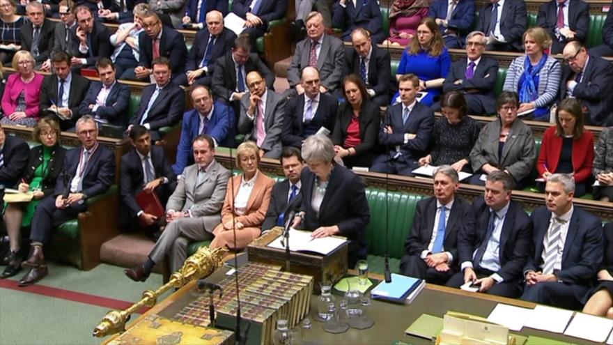 May aplaza votación de Brexit en Parlamento para evitar su derrota