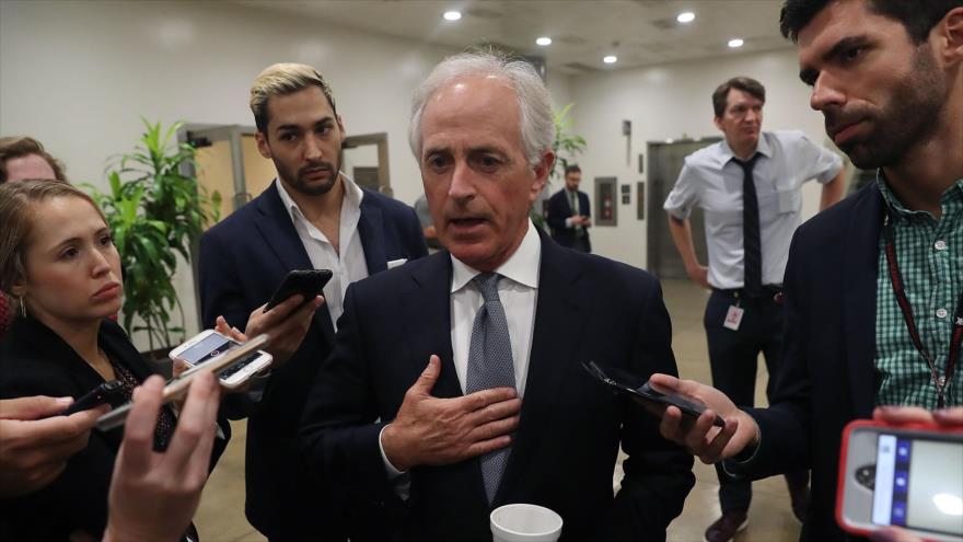 El senador republicano de EE.UU., Bob Corker, habla a la prensa, Washington, D.C., 25 de septiembre de 2018. (Foto: AFP)